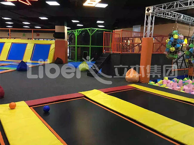 南昌蹦床公园hop zone场地实拍