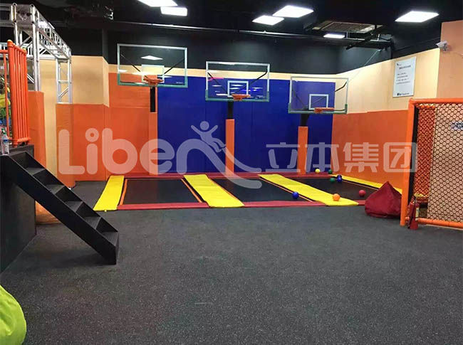 南昌蹦床公园hop zone篮球区