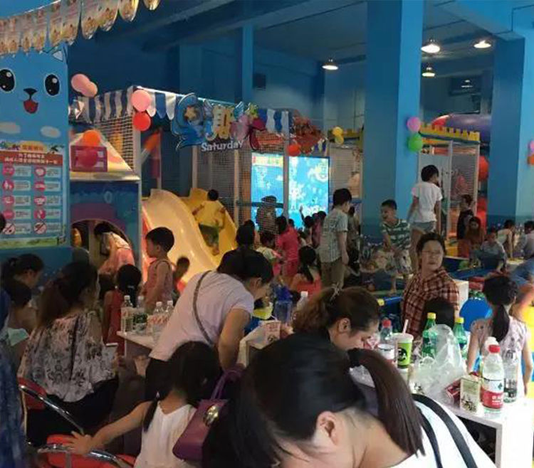 儿童乐园淘气堡实物照片