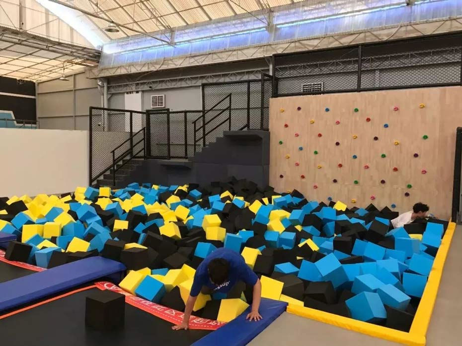 蹦床实物照片