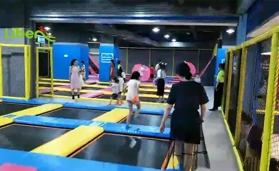 蹦床馆