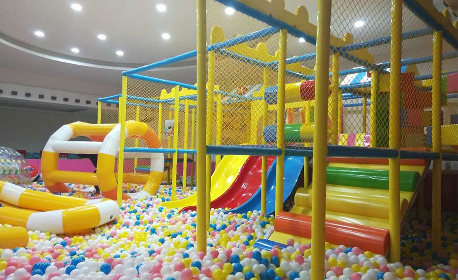 蹦床公园