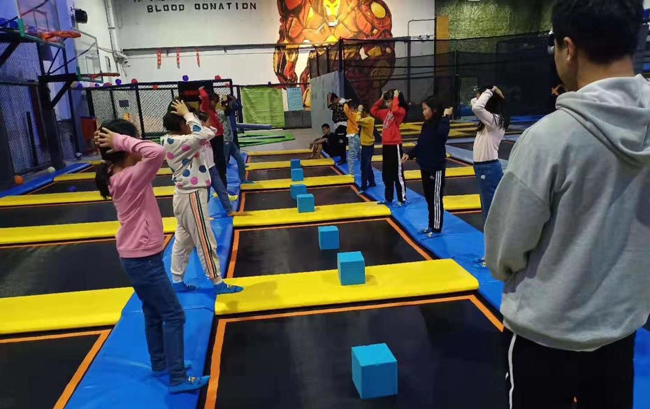 蹦床实物照片