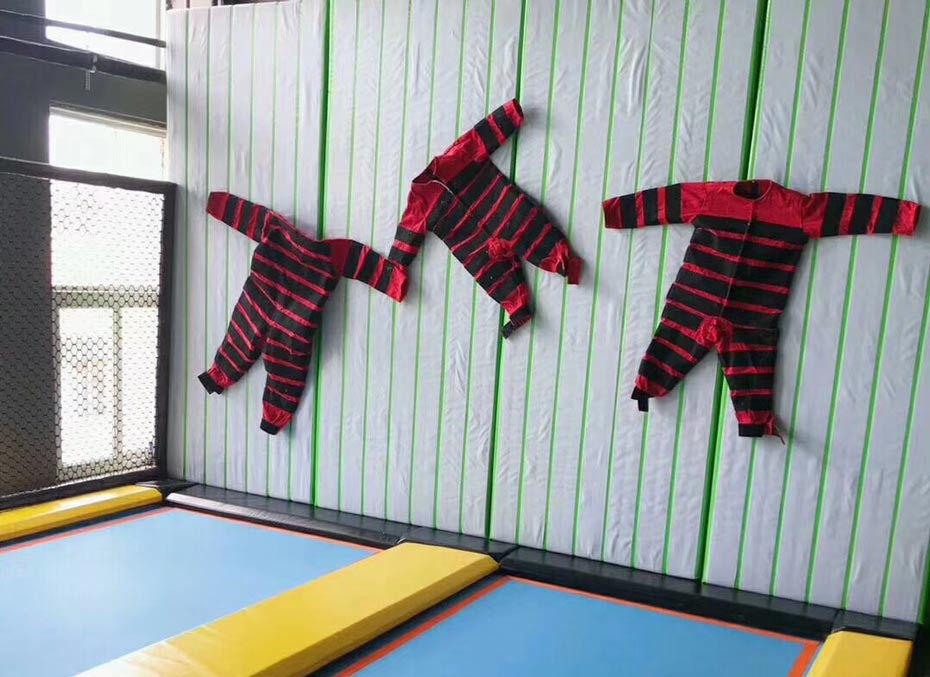 蹦床公园实物照片