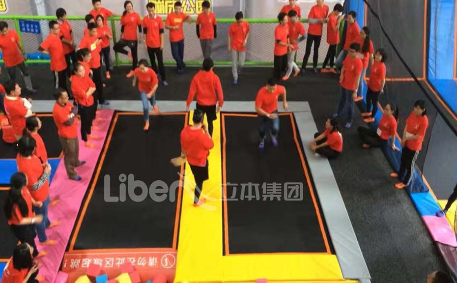 蹦床馆