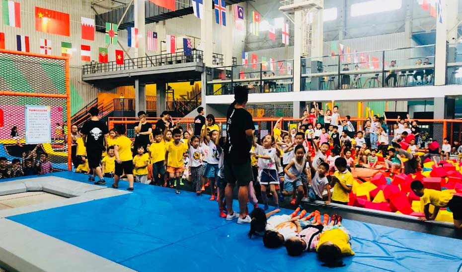 蹦床实物照片 蹦床多少钱