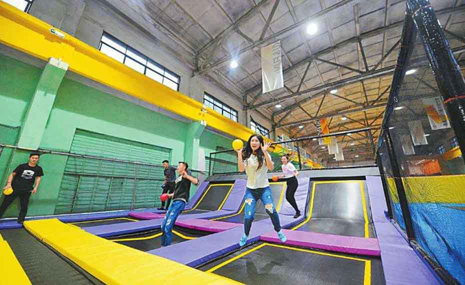 蹦床公园场地面积