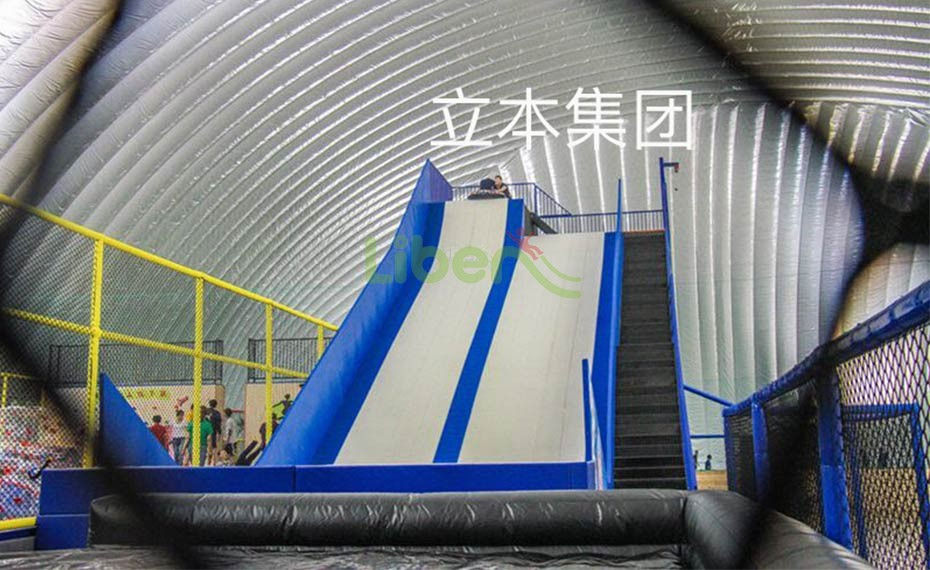 旱雪滑道别名：彩虹滑梯、滑草