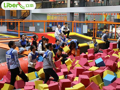 蹦床公园哪家便宜?在这里将会给你答案