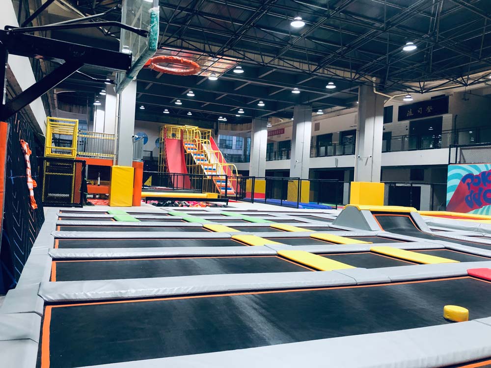 室内蹦床公园