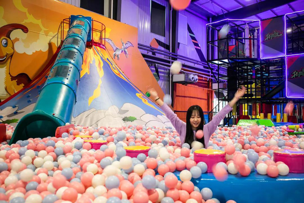 专业室内蹦床生产厂家，知名游乐设备企业研发设计